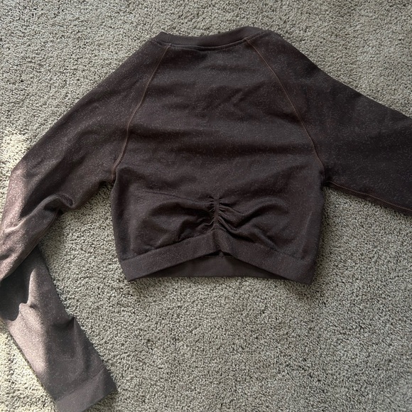 Gymshark Cropped Workout Top - Picture 3 of 3